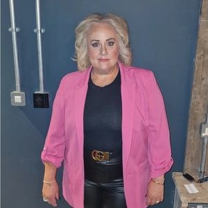 Meet your Posher, Lois